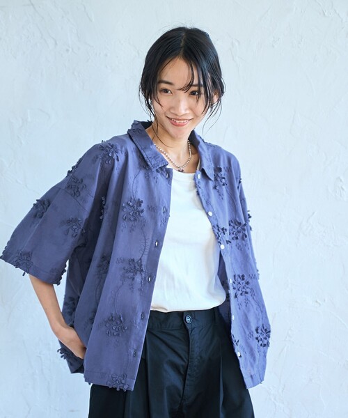 coen（コーエン）の「【新色登場・追加】3Dフラワー刺繍 ハーフスリーブシャツ（シャツ/ブラウス・レディース・ロイヤルブルー/ブラック/オフホワイト/ナチュラル/ライム・M/L）」の21枚目の写真