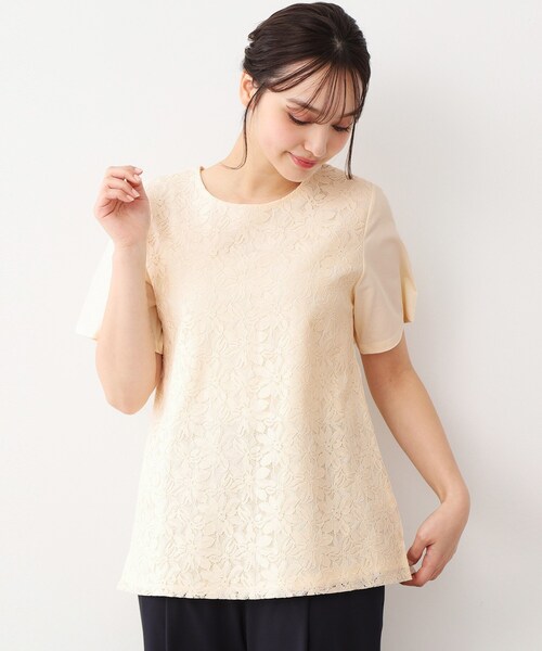 LAURA ASHLEY(ローラアシュレイ)の「【人気デザインがアップデート!洗える】身頃レースTシャツ(Tシャツ/カットソー・レディース・オフホワイト/ライトグリーン/ネイビー・40/38)」の1枚目の写真