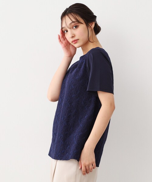 LAURA ASHLEY(ローラアシュレイ)の「【人気デザインがアップデート!洗える】身頃レースTシャツ(Tシャツ/カットソー・レディース・オフホワイト/ライトグリーン/ネイビー・40/38)」の13枚目の写真