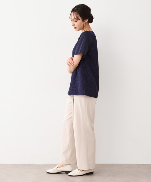 LAURA ASHLEY(ローラアシュレイ)の「【人気デザインがアップデート!洗える】身頃レースTシャツ(Tシャツ/カットソー・レディース・オフホワイト/ライトグリーン/ネイビー・40/38)」の11枚目の写真