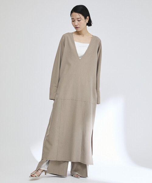 Firsthand（ファーストハンド）の「Firsthand/ファーストハンド ピンストライプ 深Vネック ロングスリーブ ワンピース / サイドスリット 長袖ロングワンピース（ワンピース・レディース・チャコールグレー/グレー・S/M）」の8枚目の写真