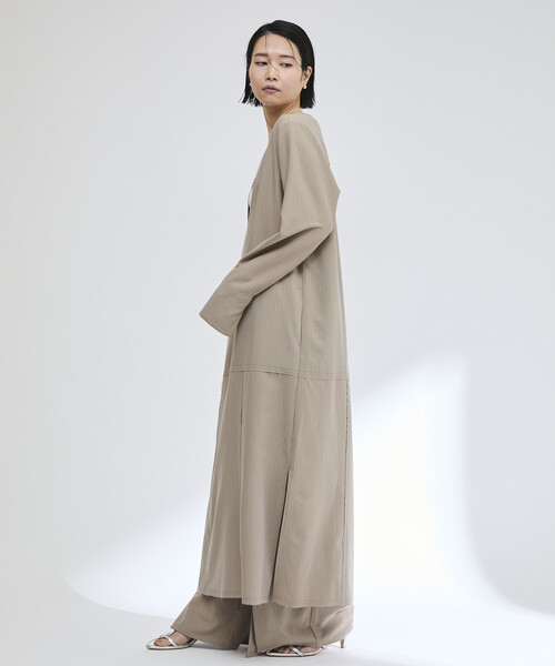 Firsthand（ファーストハンド）の「Firsthand/ファーストハンド ピンストライプ 深Vネック ロングスリーブ ワンピース / サイドスリット 長袖ロングワンピース（ワンピース・レディース・チャコールグレー/グレー・S/M）」の9枚目の写真