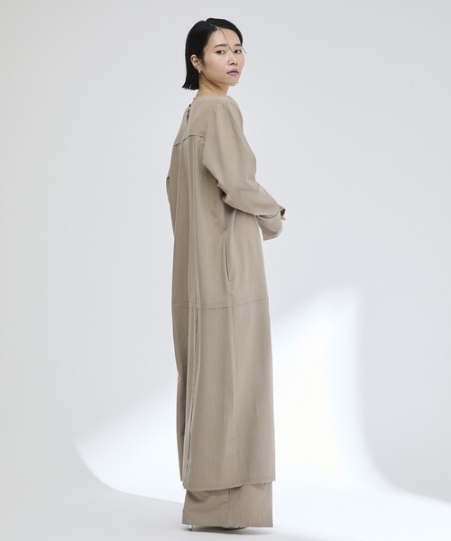 Firsthand（ファーストハンド）の「Firsthand/ファーストハンド ピンストライプ 深Vネック ロングスリーブ ワンピース / サイドスリット 長袖ロングワンピース（ワンピース・レディース・チャコールグレー/グレー・S/M）」の12枚目の写真