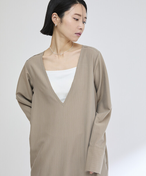 Firsthand（ファーストハンド）の「Firsthand/ファーストハンド ピンストライプ 深Vネック ロングスリーブ ワンピース / サイドスリット 長袖ロングワンピース（ワンピース・レディース・チャコールグレー/グレー・S/M）」の14枚目の写真