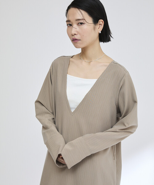 Firsthand（ファーストハンド）の「Firsthand/ファーストハンド ピンストライプ 深Vネック ロングスリーブ ワンピース / サイドスリット 長袖ロングワンピース（ワンピース・レディース・チャコールグレー/グレー・S/M）」の15枚目の写真