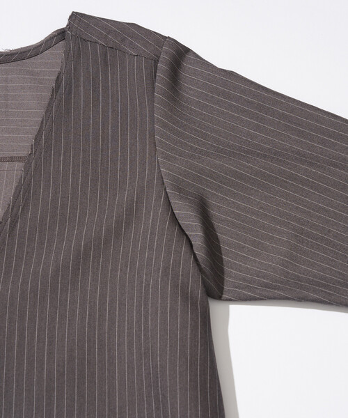 Firsthand（ファーストハンド）の「Firsthand/ファーストハンド ピンストライプ 深Vネック ロングスリーブ ワンピース / サイドスリット 長袖ロングワンピース（ワンピース・レディース・チャコールグレー/グレー・S/M）」の19枚目の写真