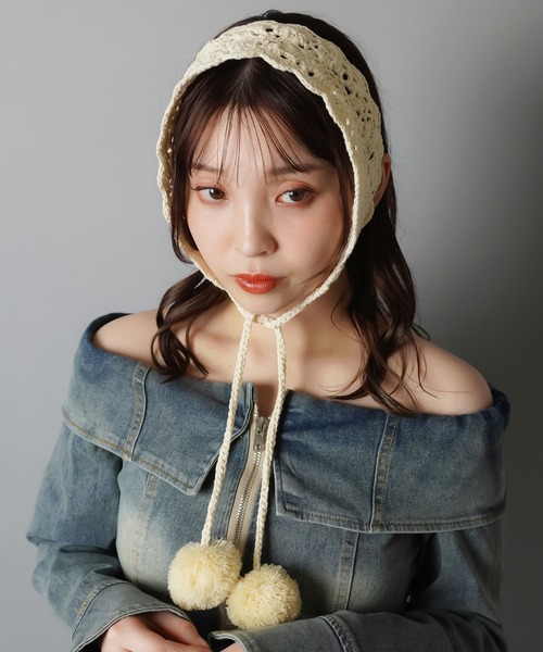 SPINNS(スピンズ)の「ポンポン付き レースイヤーマフ/イヤマフ/ヘアバンド(イヤーマフ・レディース・アイボリー/レッド/ベージュ・ONESIZE)」の13枚目の写真