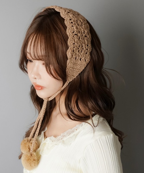 SPINNS(スピンズ)の「ポンポン付き レースイヤーマフ/イヤマフ/ヘアバンド(イヤーマフ・レディース・アイボリー/レッド/ベージュ・ONESIZE)」の18枚目の写真