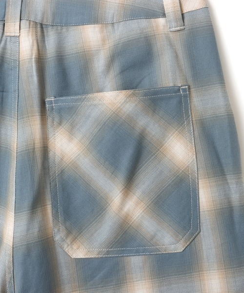 atmos pink（アトモスピンク）の「atmos pink Ombre Check Double Knee Half Pants / アトモス ピンク オンブレ チェック ダブルニー ハーフ パンツ（その他パンツ・レディース・ブラック/ブルー・S/M）」の6枚目の写真