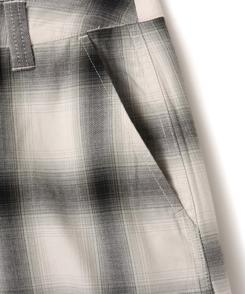 atmos pink（アトモスピンク）の「atmos pink Ombre Check Double Knee Half Pants / アトモス ピンク オンブレ チェック ダブルニー ハーフ パンツ（その他パンツ・レディース・ブラック/ブルー・S/M）」の17枚目の写真