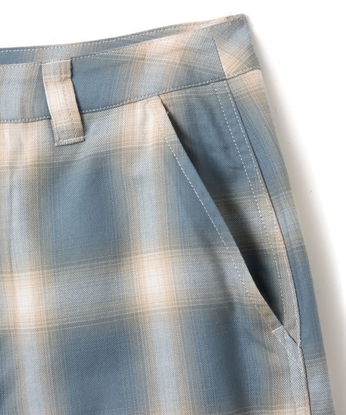 atmos pink（アトモスピンク）の「atmos pink Ombre Check Double Knee Half Pants / アトモス ピンク オンブレ チェック ダブルニー ハーフ パンツ（その他パンツ・レディース・ブラック/ブルー・S/M）」の7枚目の写真