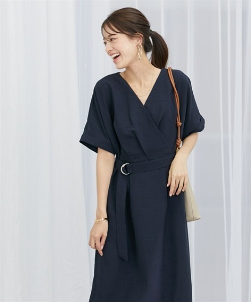 7days Life Styling(セブンデイズライフスタイリング)の「麻調合繊カシュクールタイトスカートワンピース(しわになりにくい・接触冷感・UVカット・ウォッシャブル)<大きいサイズ有>(ワンピース・レディース・グリーン/モカ/ネイビー・S/M/L/LL/3L/4L/5L/6L)」の4枚目の写真