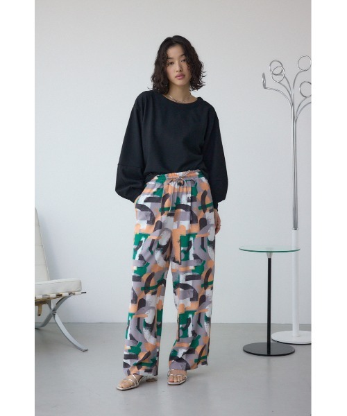 AZUL by moussy(アズールバイマウジー)の「ワイドイージーパンツ(スラックス・レディース・ブラック/グレイッシュベージュ/ブラック系その他/グリーン系その他/グリーン・SMALL/MEDIUM)」の14枚目の写真