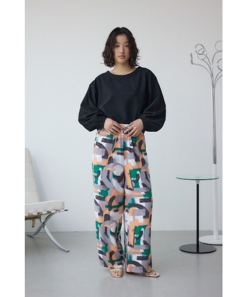 AZUL by moussy(アズールバイマウジー)の「ワイドイージーパンツ(スラックス・レディース・ブラック/グレイッシュベージュ/ブラック系その他/グリーン系その他/グリーン・SMALL/MEDIUM)」の13枚目の写真