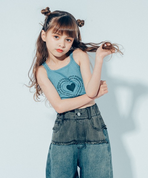 URBAN CHERRY（アーバンチェリー）の「【快適さらリブ素材】ハートロゴダブルストラップキャミソール（キャミソール・キッズ・ピンク/アイボリー/ブラック/ブルー・110cm/120cm/130cm/140cm/150cm）」の3枚目の写真