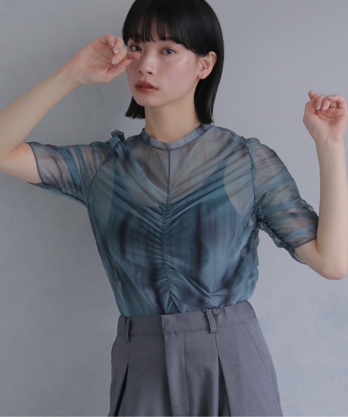 cheriella(シェリエラ)の「【cheriella】プリントシアーギャザートップス半袖 PRINT SHEER GATHER SHORT TOPS(Tシャツ/カットソー・レディース・ベージュ/パープル/カーキ/ブルー/グリーン・M)」の4枚目の写真