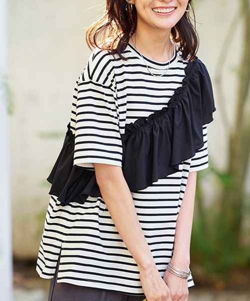 BELLUNA PLUS(ベルーナ)の「フリル異素材切替プルオーバー(Tシャツ/カットソー・レディース・ホワイト×ブラック/ワイン/ブラック/ダークブルー・MEDIUM/LARGE/X-LARGE)」の2枚目の写真
