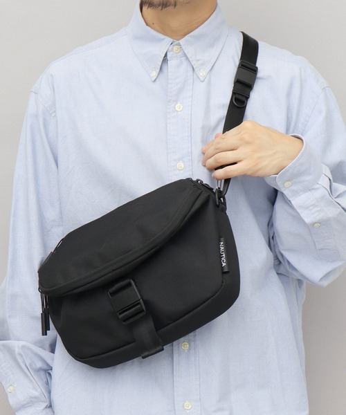 NAUTICA(ノーティカ)の「CORDURAポリエステル マグネットバックル 横型 ショルダーバッグ スリーブポケット付き(ショルダーバッグ・メンズ・ブラック・FREE)」の1枚目の写真