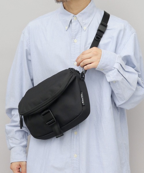 NAUTICA(ノーティカ)の「CORDURAポリエステル マグネットバックル 横型 ショルダーバッグ スリーブポケット付き(ショルダーバッグ・メンズ・ブラック・FREE)」の3枚目の写真