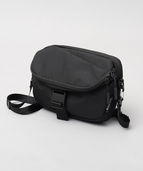NAUTICA(ノーティカ)の「CORDURAポリエステル マグネットバックル 横型 ショルダーバッグ スリーブポケット付き(ショルダーバッグ・メンズ・ブラック・FREE)」の2枚目の写真