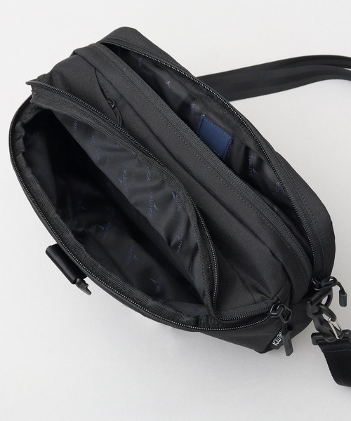 NAUTICA(ノーティカ)の「CORDURAポリエステル マグネットバックル 横型 ショルダーバッグ スリーブポケット付き(ショルダーバッグ・メンズ・ブラック・FREE)」の8枚目の写真