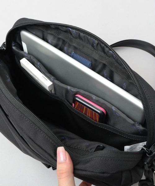 NAUTICA(ノーティカ)の「CORDURAポリエステル マグネットバックル 横型 ショルダーバッグ スリーブポケット付き(ショルダーバッグ・メンズ・ブラック・FREE)」の10枚目の写真