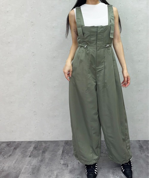 Per sist ence(パーシエンス)の「ツイルパラシュートサロペット(サロペット/オーバーオール・レディース・ベージュ/ブラック/カーキ・ONE SIZE)」の5枚目の写真
