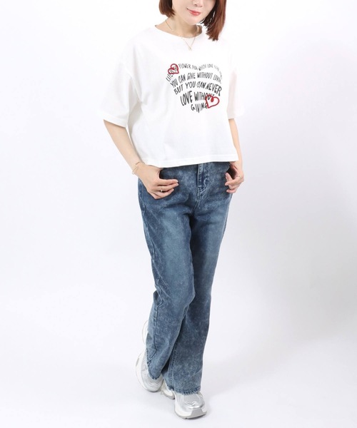 Salong hameu(サロン ハミュー)の「ハートマーク刺繍 レタリングロゴプリント コンパクトTシャツ/短丈/クロップドトップス レディース(Tシャツ/カットソー・レディース・チャコールグレー/オフホワイト・L/M)」の22枚目の写真