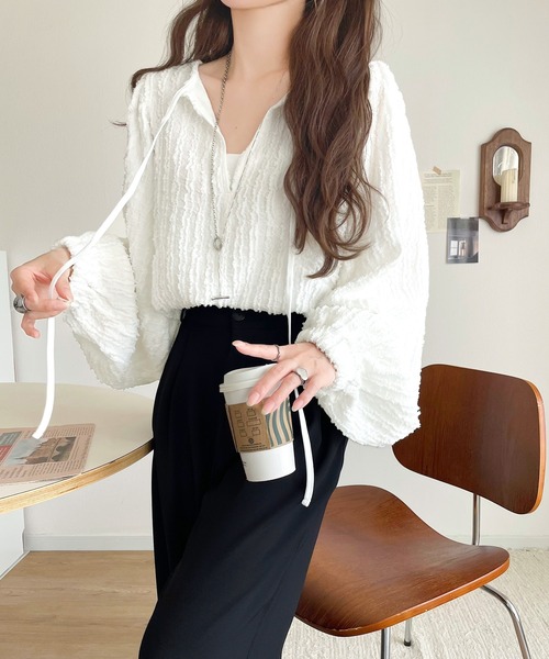 classicalelf(クラシカルエルフ)の「一枚でサマになる大人のジャガード。前後2wayカットジャガードシェイプチュニック(長袖)(シャツ/ブラウス・レディース・ライトグレー/オフホワイト/ブラック/キャメル・LARGE/X-LARGE/SMALL/MEDIUM)」の15枚目の写真