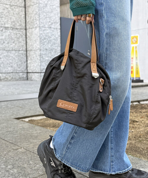 CPCM（シーピーシーエム）の「配色ヘルメットバッグ（トートバッグ・レディース・ブラック/カーキ/チャコールグレー・FREE）」の2枚目の写真