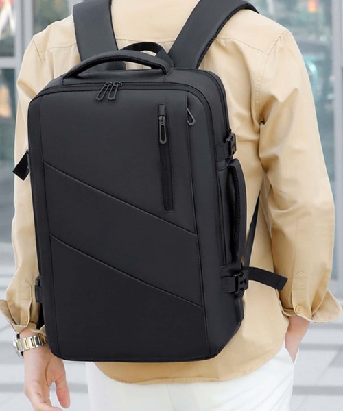 LA VORAGINE（ラ ヴォラジネ）の「多ポケット仕切り大容量バックパック