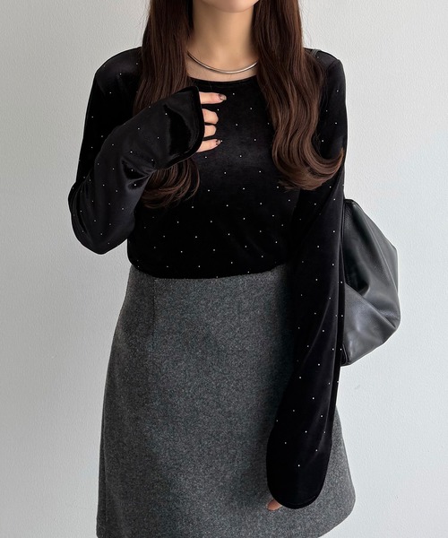 callautia(カラウティア)の「バックオープンストーンベロアカットソー(Tシャツ/カットソー・レディース・ライトベージュ/ブラック/チャコール・LARGE/MEDIUM/SMALL)」の5枚目の写真