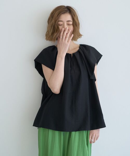 YECCA VECCA(イェッカヴェッカ)の「フレアブラウス(シャツ/ブラウス・レディース・オフホワイト/ブラック/イエロー/ストライプ・FREE)」の6枚目の写真