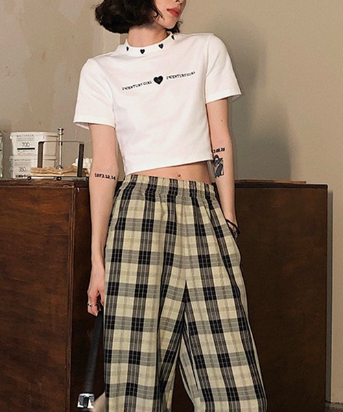 Songe(ソンジュ)の「ハート刺繍半袖ミニT(Tシャツ/カットソー・レディース・ブラック/ホワイト・M/L)」の1枚目の写真