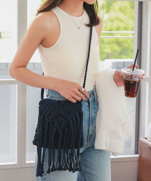 KOBE LETTUCE(コウベレタス)の「ボヘミアンフリンジショルダーポシェットバッグ(ショルダーバッグ・レディース・アイボリー/ネイビー/ブラウン・F)」の1枚目の写真