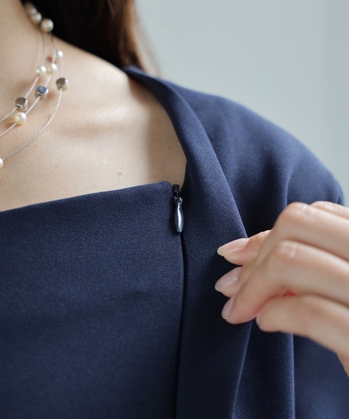 DRESS PLUS(ドレスプラス)の「立体感が魅力のフォーマルワンピース(ドレス・レディース・ブラック/ネイビー・XL/L/M)」の13枚目の写真