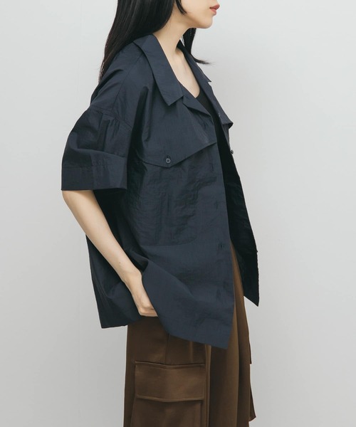 KBF（ケイビーエフ）の「ポケットデザインルーズシャツ（シャツ/ブラウス・レディース・アイボリー/ブラウン系その他/ネイビー・ONE）」の3枚目の写真