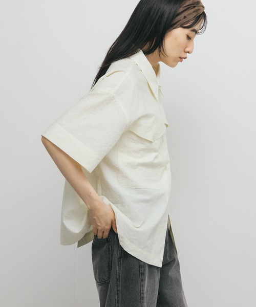 KBF（ケイビーエフ）の「ポケットデザインルーズシャツ（シャツ/ブラウス・レディース・アイボリー/ブラウン系その他/ネイビー・ONE）」の5枚目の写真