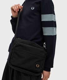 FRED PERRY(tbhy[)Nylon Badge Crossbody Bag^iCobWNX{fBobO({fBobO/EGXg|[`)