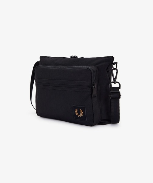 FRED PERRY（フレッドペリー）の「Nylon Badge Crossbody Bag