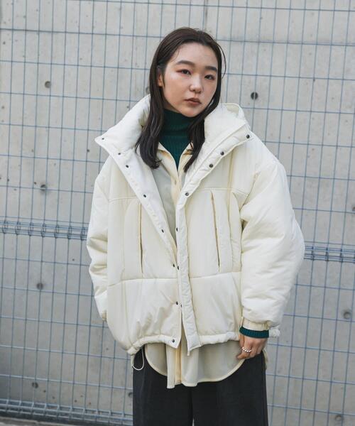SENSE OF PLACE by URBAN RESEARCH（センスオブプレイスバイアーバンリサーチ）の「『2WAY仕様/撥水』『UR TECH』モンスターブルゾン（ダウンジャケット/コート・レディース・ベージュ/アイボリー/ブラック/ブラック系その他・ONE）」の2枚目の写真