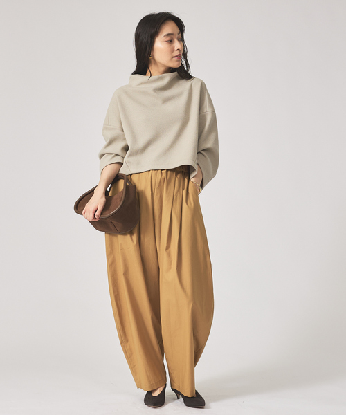 qualite（カリテ）の「ブークレーボトルネックカットソー/秋服/冬服/オフィスカジュアル（Tシャツ/カットソー・レディース・アイボリー/ブラック/グレイッシュベージュ・フリー）」の2枚目の写真