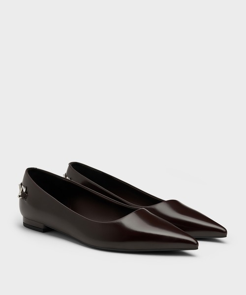 CHARLES & KEITH（チャールズ & キース）の「Erina エリナ メタリックアクセントポインテッドトゥフラット（パンプス・レディース・バーガンディー/ブラック系その他7・25.5cm/25cm/24.5cm/23.5cm/23cm/22.5cm）」の7枚目の写真