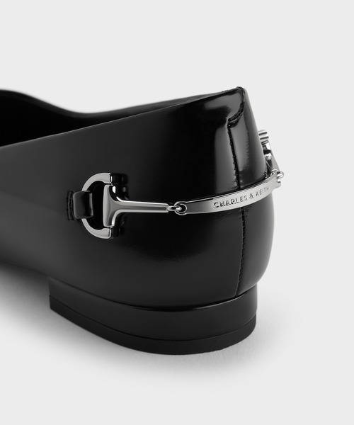 CHARLES & KEITH（チャールズ & キース）の「Erina エリナ メタリックアクセントポインテッドトゥフラット（パンプス・レディース・バーガンディー/ブラック系その他7・25.5cm/25cm/24.5cm/23.5cm/23cm/22.5cm）」の16枚目の写真