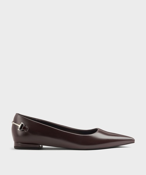 CHARLES & KEITH（チャールズ & キース）の「Erina エリナ メタリックアクセントポインテッドトゥフラット（パンプス・レディース・バーガンディー/ブラック系その他7・25.5cm/25cm/24.5cm/23.5cm/23cm/22.5cm）」の6枚目の写真