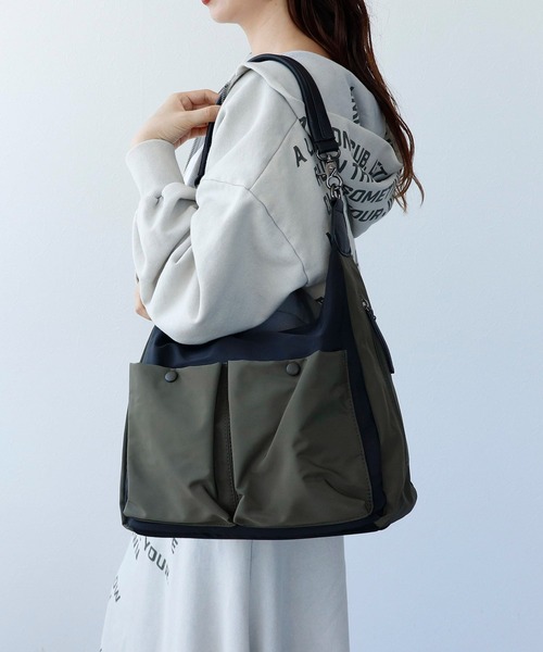 Cepica（セピカ）の「牛革×配色ナイロンWポッケショルダー（ショルダーバッグ・レディース・ブラック/カーキ・FREE）」の14枚目の写真