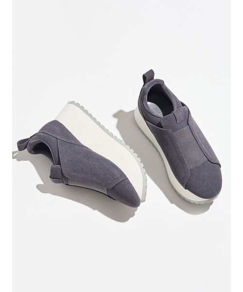 ELENDEEK（エレンディーク）の「スリップオンスニーカー（スニーカー・レディース・ブラック/チャコールグレー・37/36/38）」の2枚目の写真