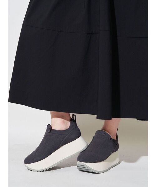 ELENDEEK（エレンディーク）の「スリップオンスニーカー（スニーカー・レディース・ブラック/チャコールグレー・37/36/38）」の7枚目の写真