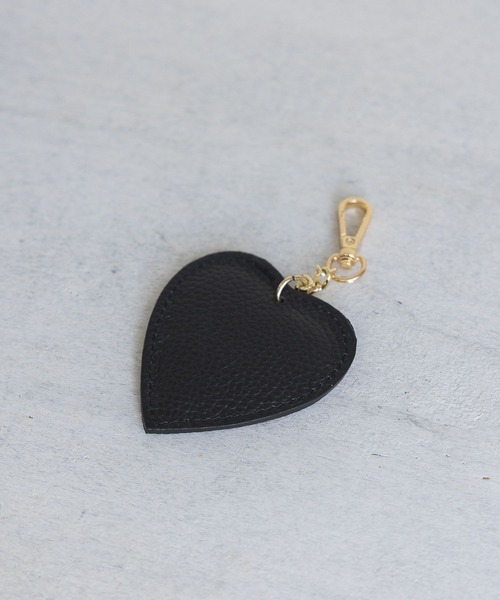 A part by（アパートバイ）の「【セレクト】AULENTTI_ハートチャーム（キーホルダー・レディース・レッド/ブラック/Silver・FREE）」の2枚目の写真