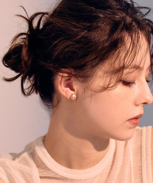 Jolie Toujours（ジョリトゥジュール）の「【汗や水に強い】〈ステンレス〉ナチュラルストーンスクエアピアス（ピアス（両耳用）・レディース・グレー/グリーン/ピンク・FREE）」の7枚目の写真
